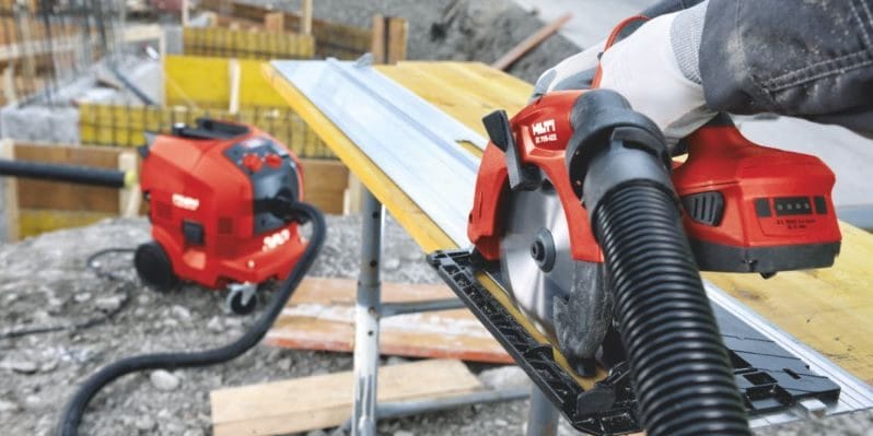 Dust extraction is easier than ever with the SC 70W-A22 connected to a universal vacuum cleaner