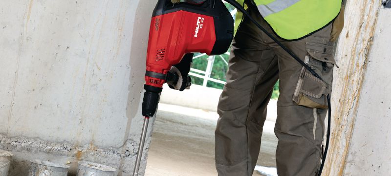 TE 70-D/AVR Rotary hammer Very powerful SDS Max (TE-Y) rotary hammer for heavy-duty concrete drilling, with Active Vibration Reduction (AVR) Applications 1