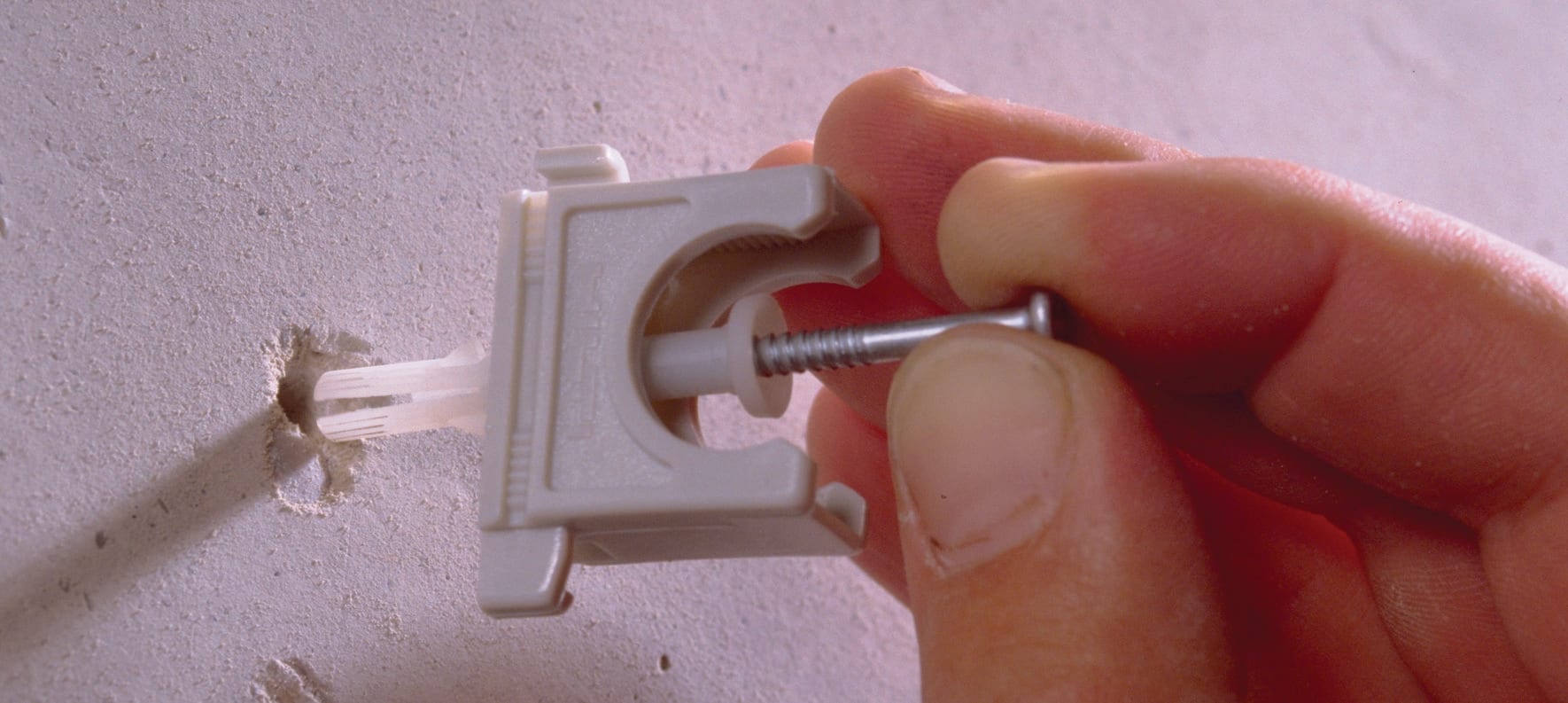 100 Hilti Hammer Fixings HPS-1 6/25X50 Plastic Universal Plugs Long with Screw