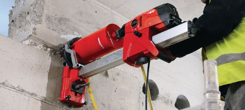 DD 160 Core drill Compact but powerful diamond coring machine for rig-based concrete coring from 25-202 mm (31/32 - 7-15/16”) in diameter Applications 1